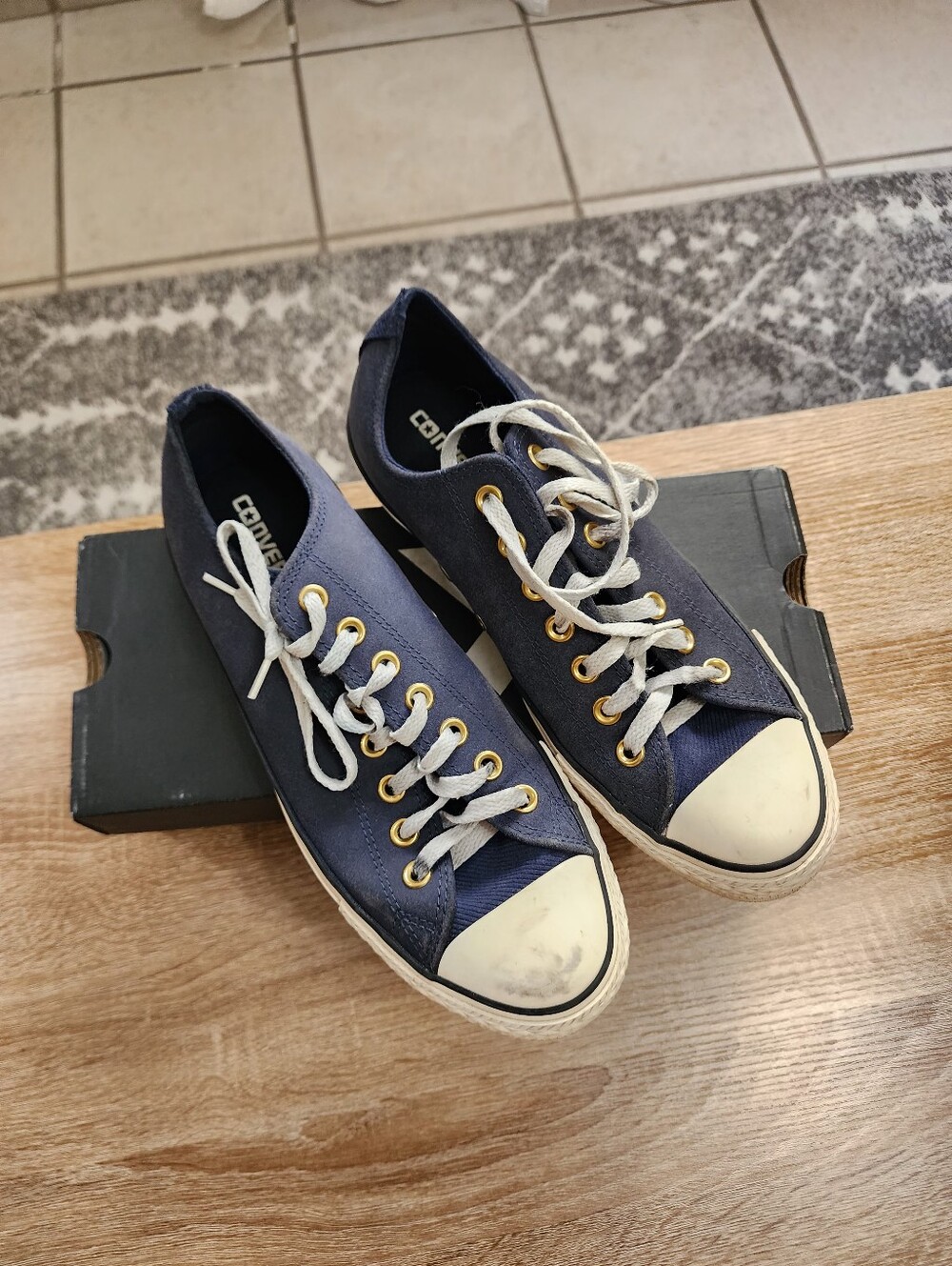 Converse Navy Blue Canvas Low Top Sneakers Gold Eyelets Men's 8.5